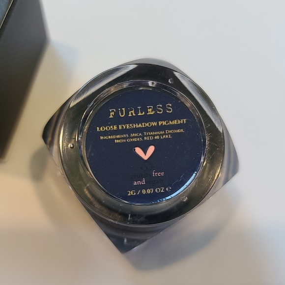 Furless Loose Eyeshadow Pigment in Sneaky - Picture 6 of 9